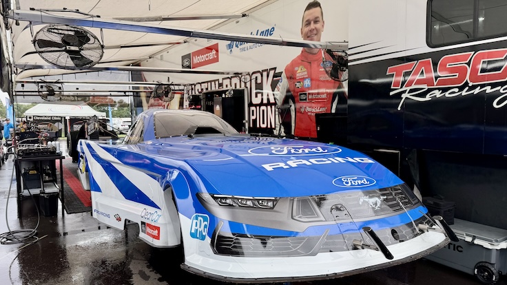 Race fans at the Dodge NHRA Great Lakes Nationals