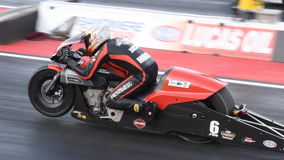 Dashing debut for the Harley-Davidson FXDR after Andrew Hines grabs ...