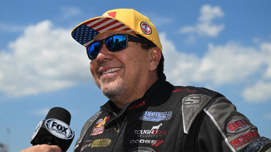 ホイルエラー品　PENSKE 【 DRAG BUS 】フォルクスワーゲン Cruz Pedregon trending upward heading into NHRA Northwest