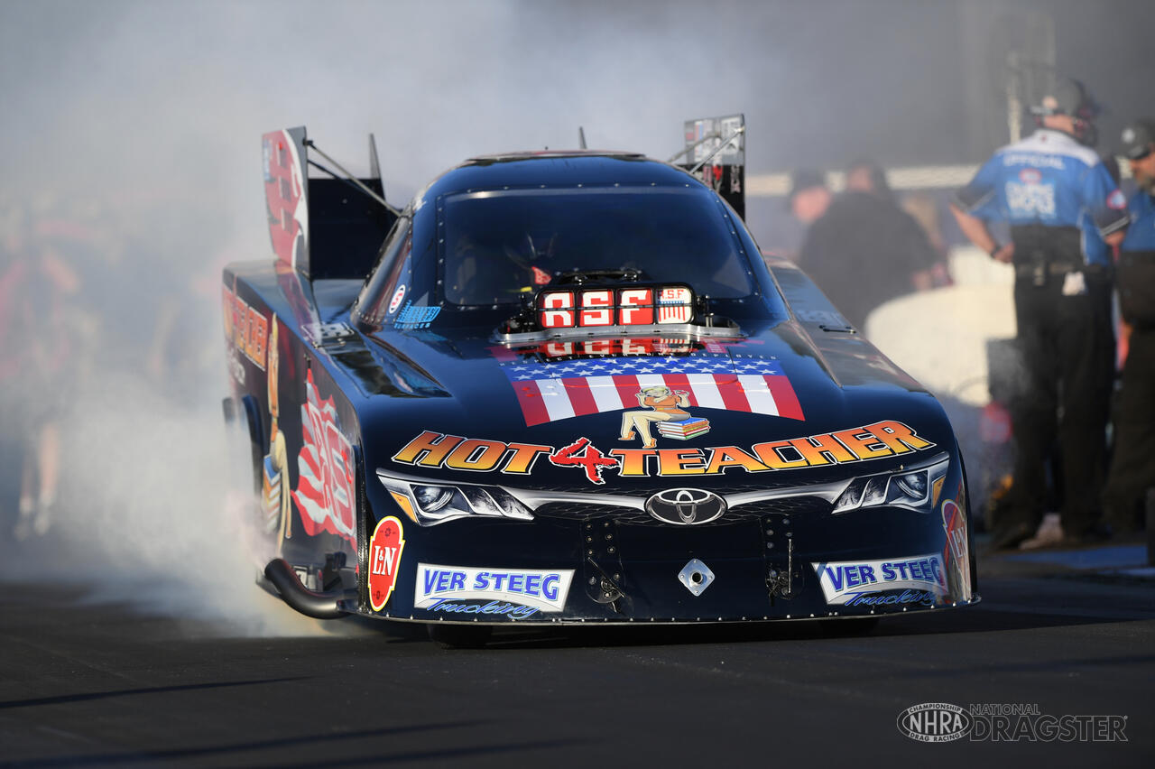 Lucas Oil NHRA Winternationals Friday Photo Gallery | NHRA